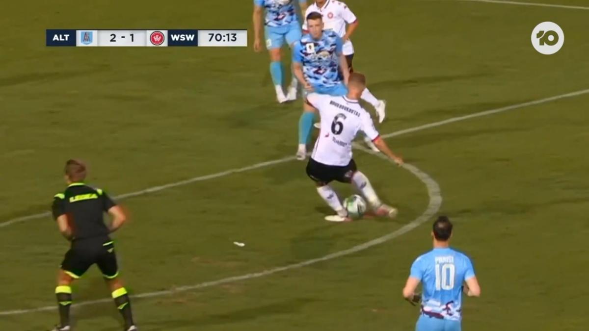 GOAL: Mourdoukoutas pulls one back for Wanderers